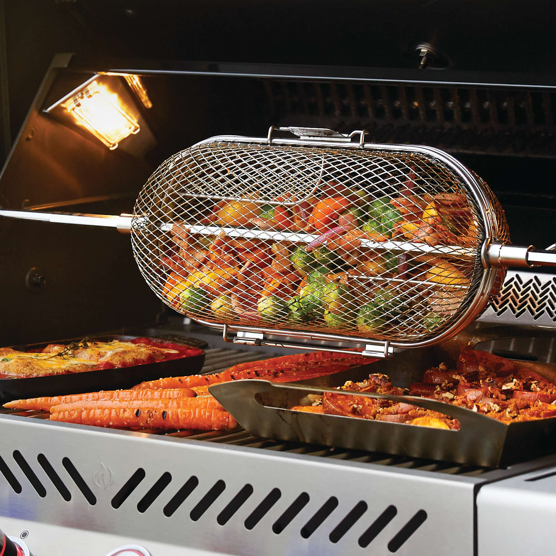 Napoleon 64000 Rotidsserie Basket Fritlagt Lifestyle 4