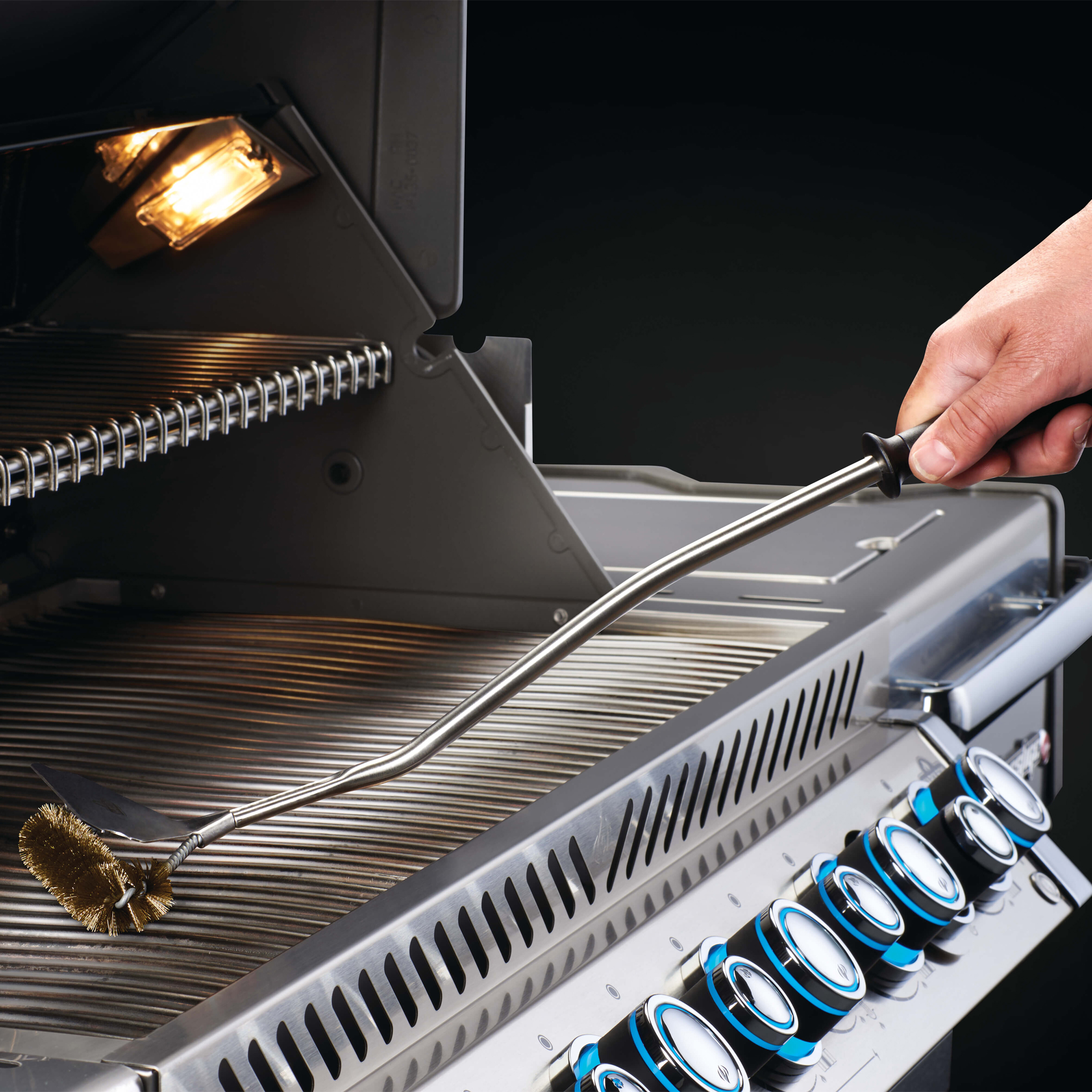 Napoleon Grillboerste Bred Messing 62056 Lifestyle 1