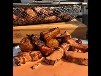 Kamsteg Chunks Med Kartofler Og Roedloeg I Rotisserikurv Opskrift Gasgrill 1 3726
