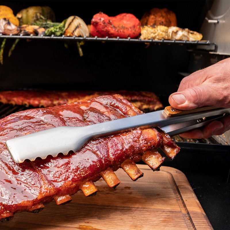 Traeger BBQ Tongs BAC530 Lifestyle 1