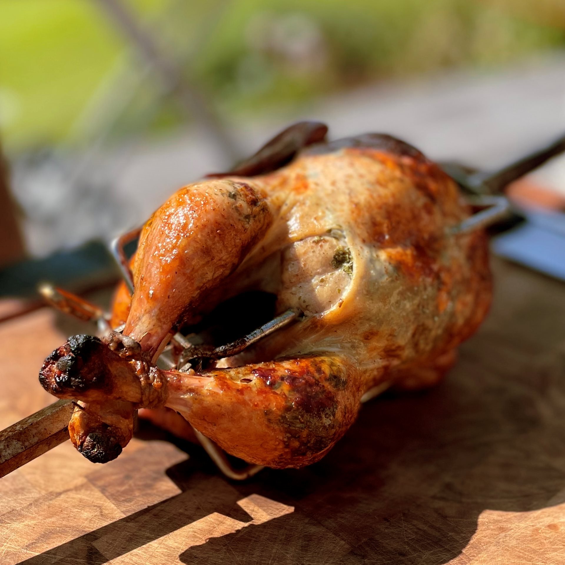 telex gået vanvittigt farvning Kylling på rotisseri med kryddersmør - Backyard Living